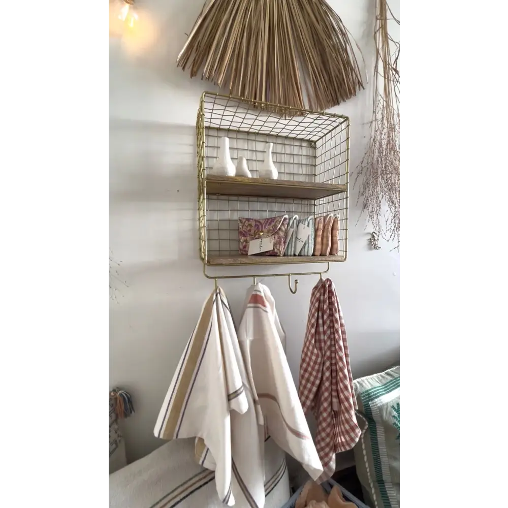 Etagère en métal doré Mobilier Madam Stoltz Seea Concept Store Royan